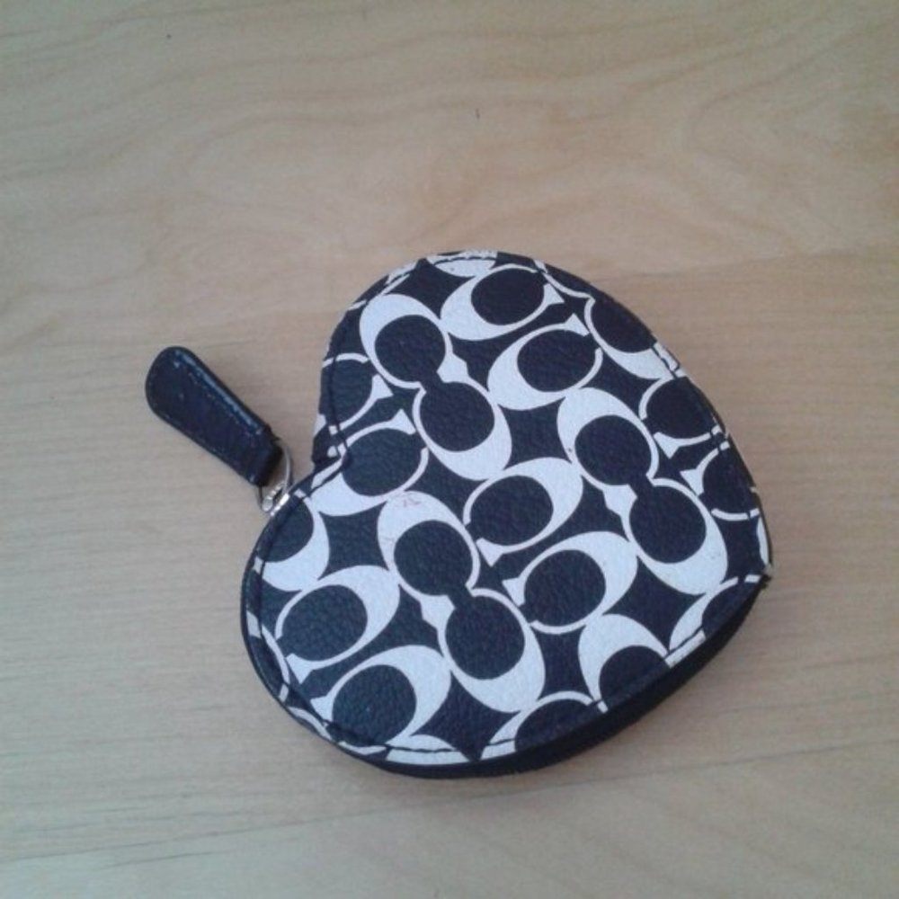 Leather Heart Shape Coin Purse.